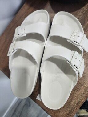 BIRKENSTOCK SLIPPERS